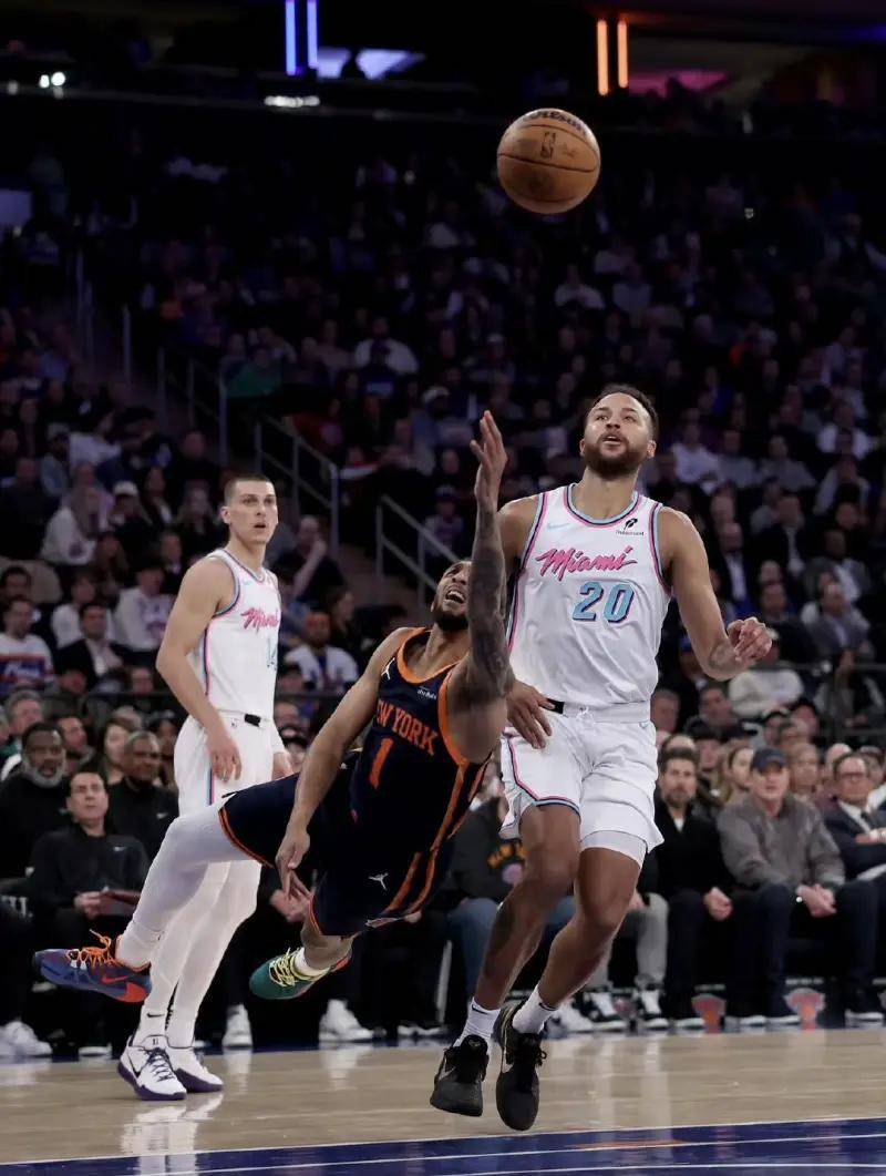 开云入口-包含赛场内外：NBA运动员的家庭故事温暖人心的词条