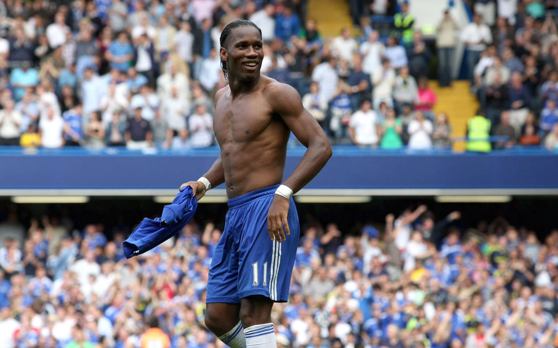 巴黎圣日耳曼稳居法甲榜首,豪取多连胜